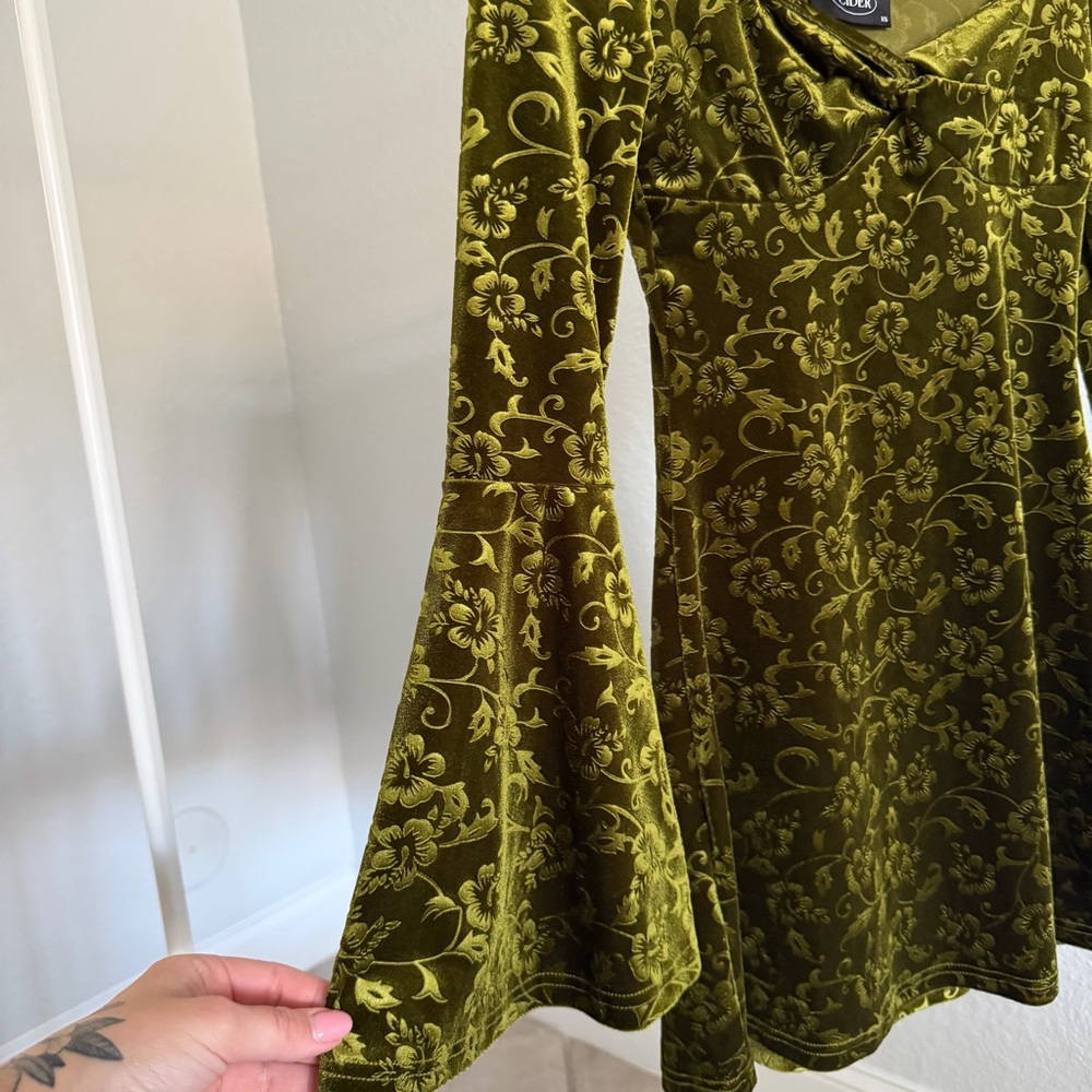 Cider Velvet Sweetheart Twist Floral Bell
Sleeve Mini Dress - Picture 8 of 11